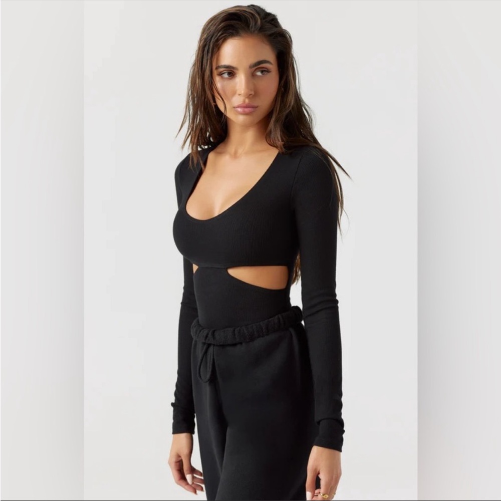 ✨JOAH BROWN✨ cut out long sleeve top.